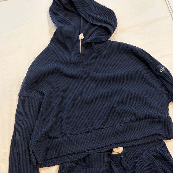 ALO Yoga Charcoal Ribbed Lounge Set - Picture 3 of 5